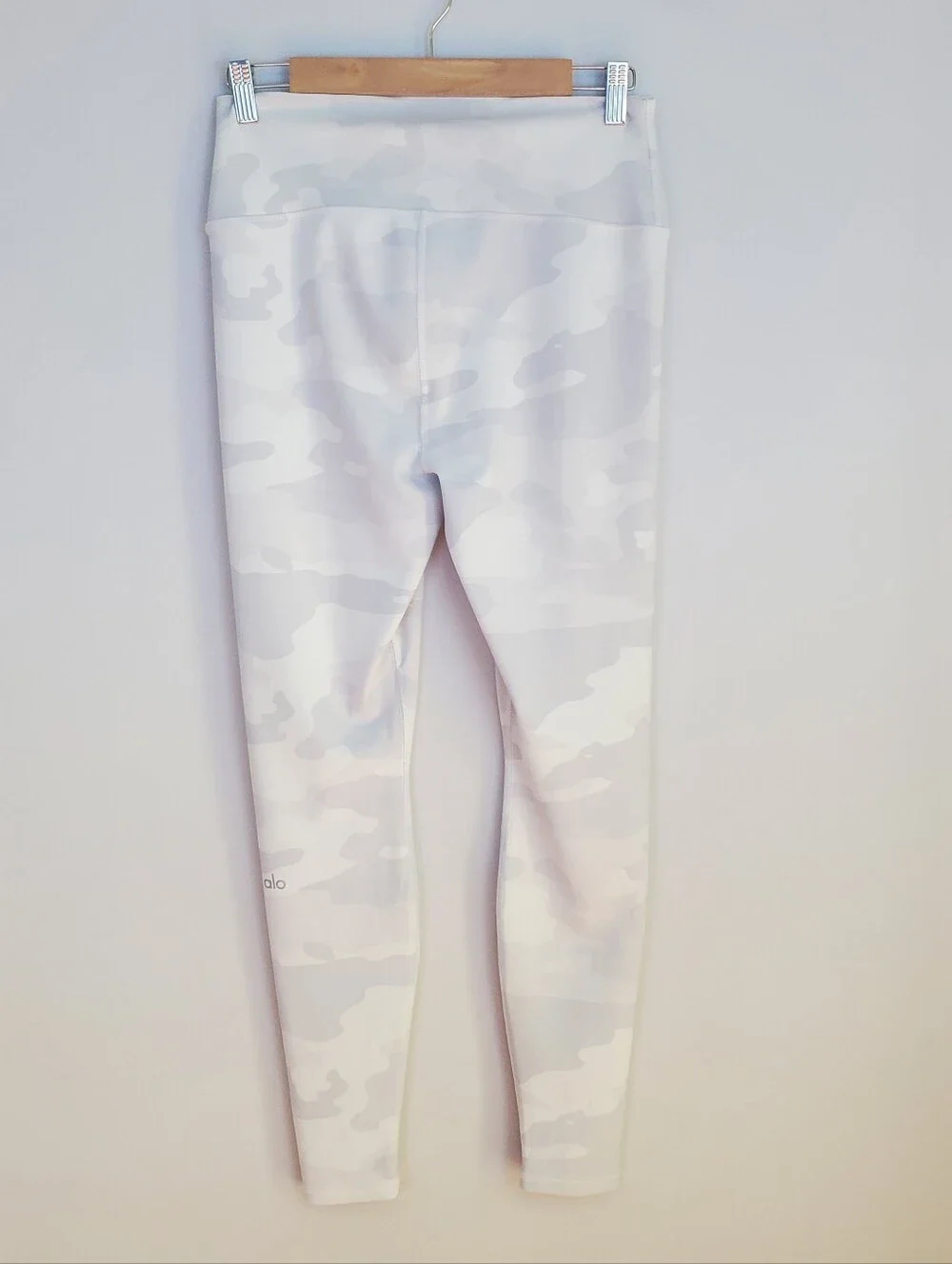 Alo Yoga High-Waist White Camo Vapor Legging Size Large